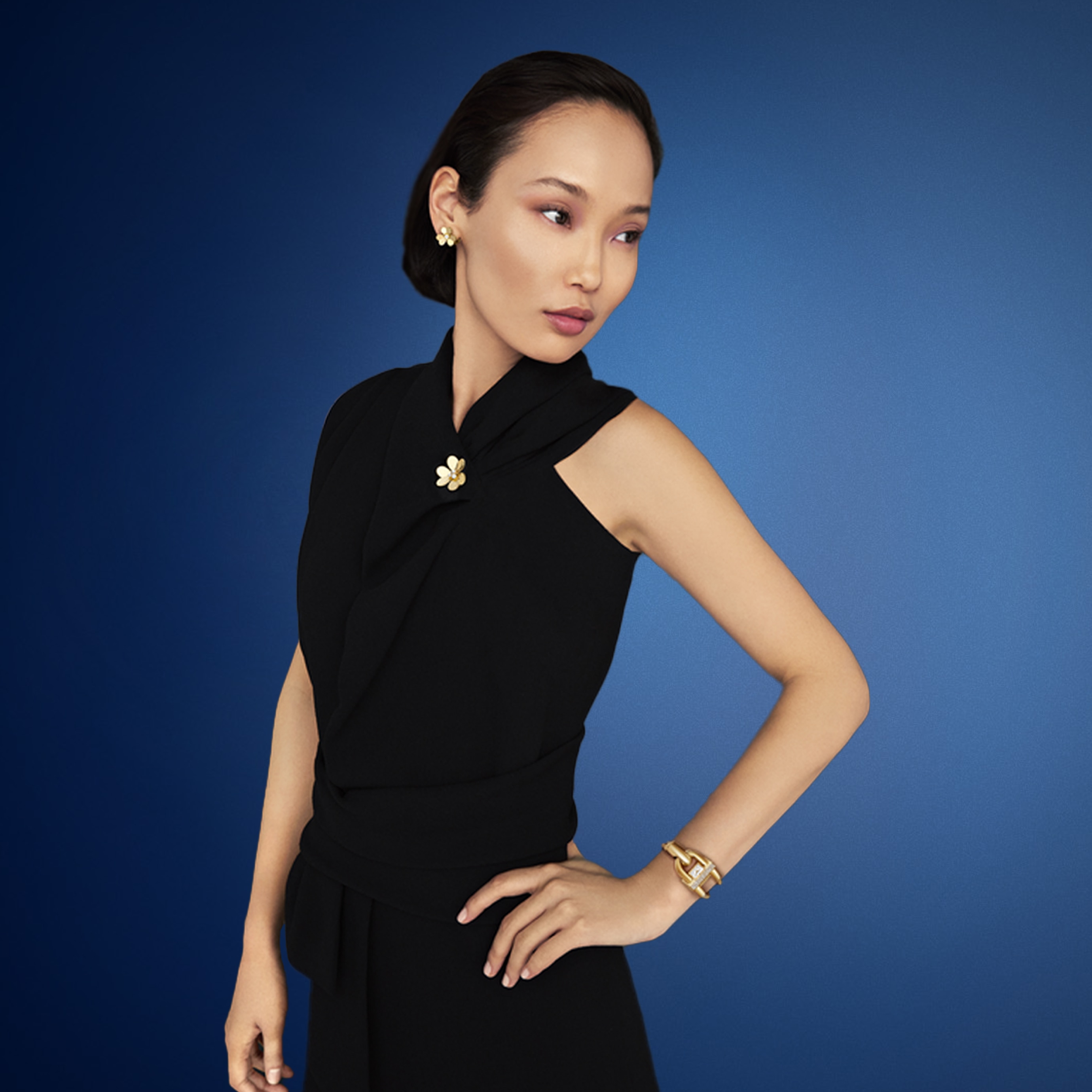 Cadenas watch, 18K yellow gold, diamonds, mother-of-pearl, quartz movement. Frivole clip pendant, very large model, 18K yellow gold, diamonds and Frivole earrings, small model, 18K yellow gold, diamonds. Cadenas and Frivole collections, Van Cleef & Arpels.