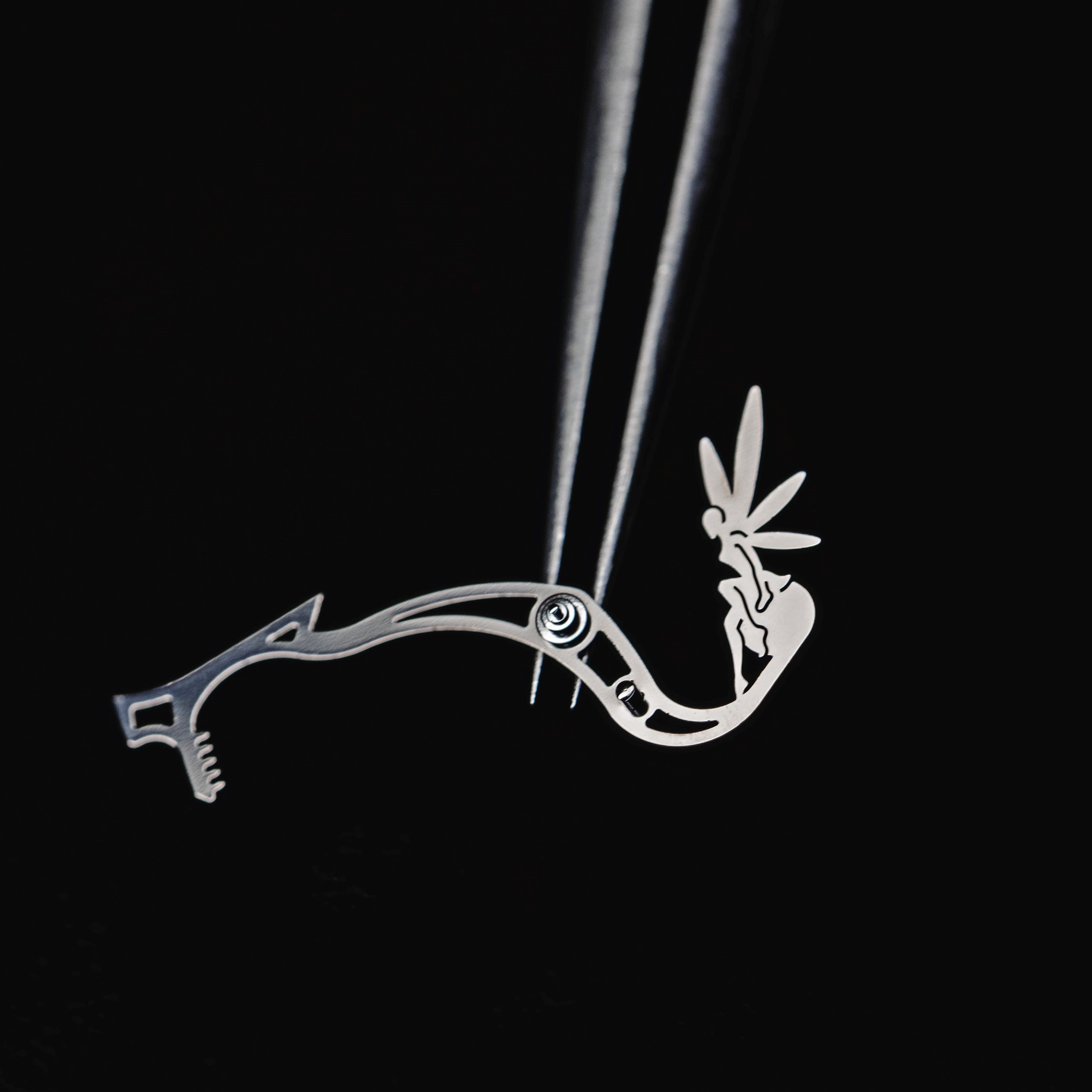 Lady Arpels Bal des Amoureux Automate 腕錶機芯標誌性元素的特寫,Van Cleef & Arpels 梵克雅寶。