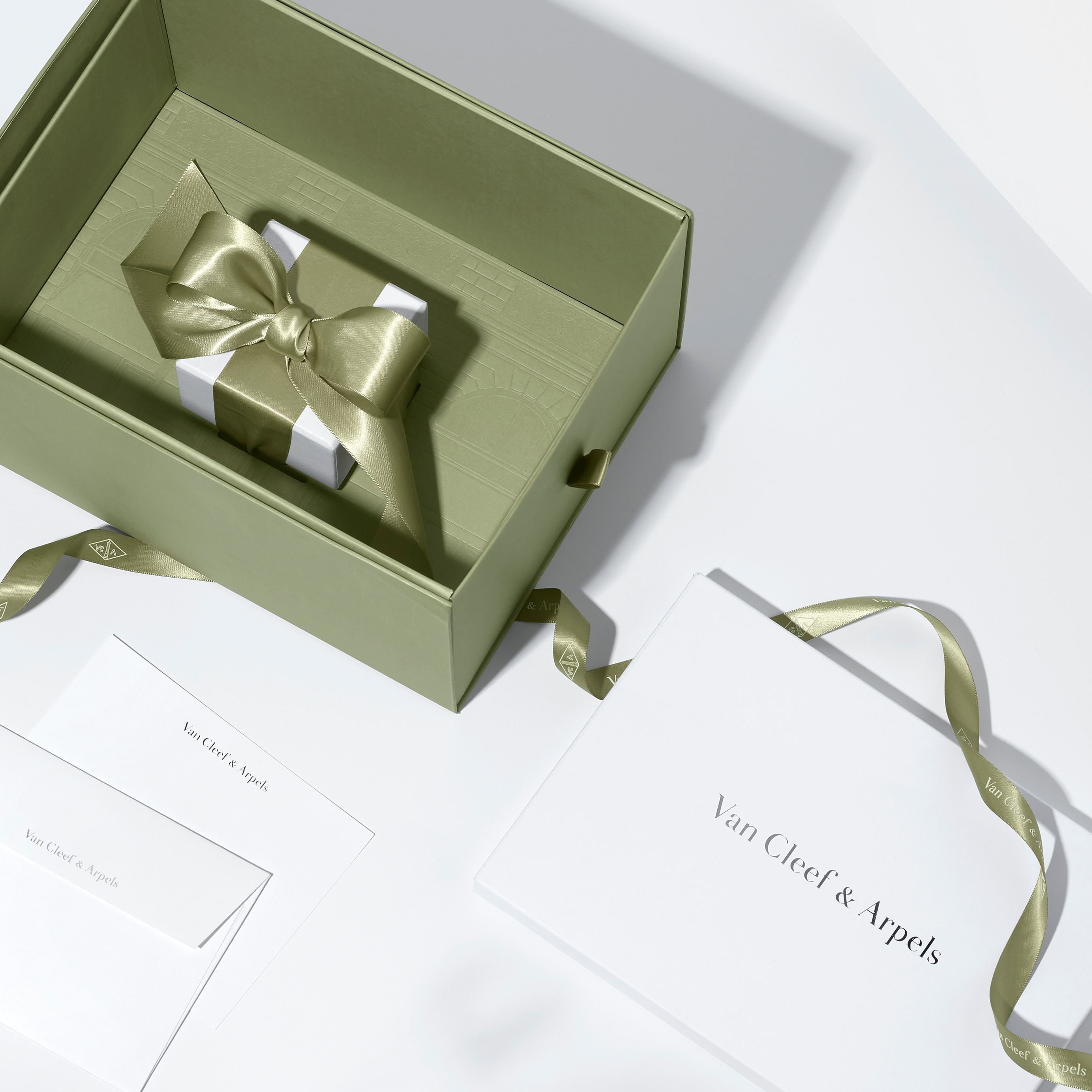 Cleef Jewelry Gift Box Packaging For Sterling Silver Heart Necklace,  Bracelets, Rings, And Earrings From Van_cleef, $5.63