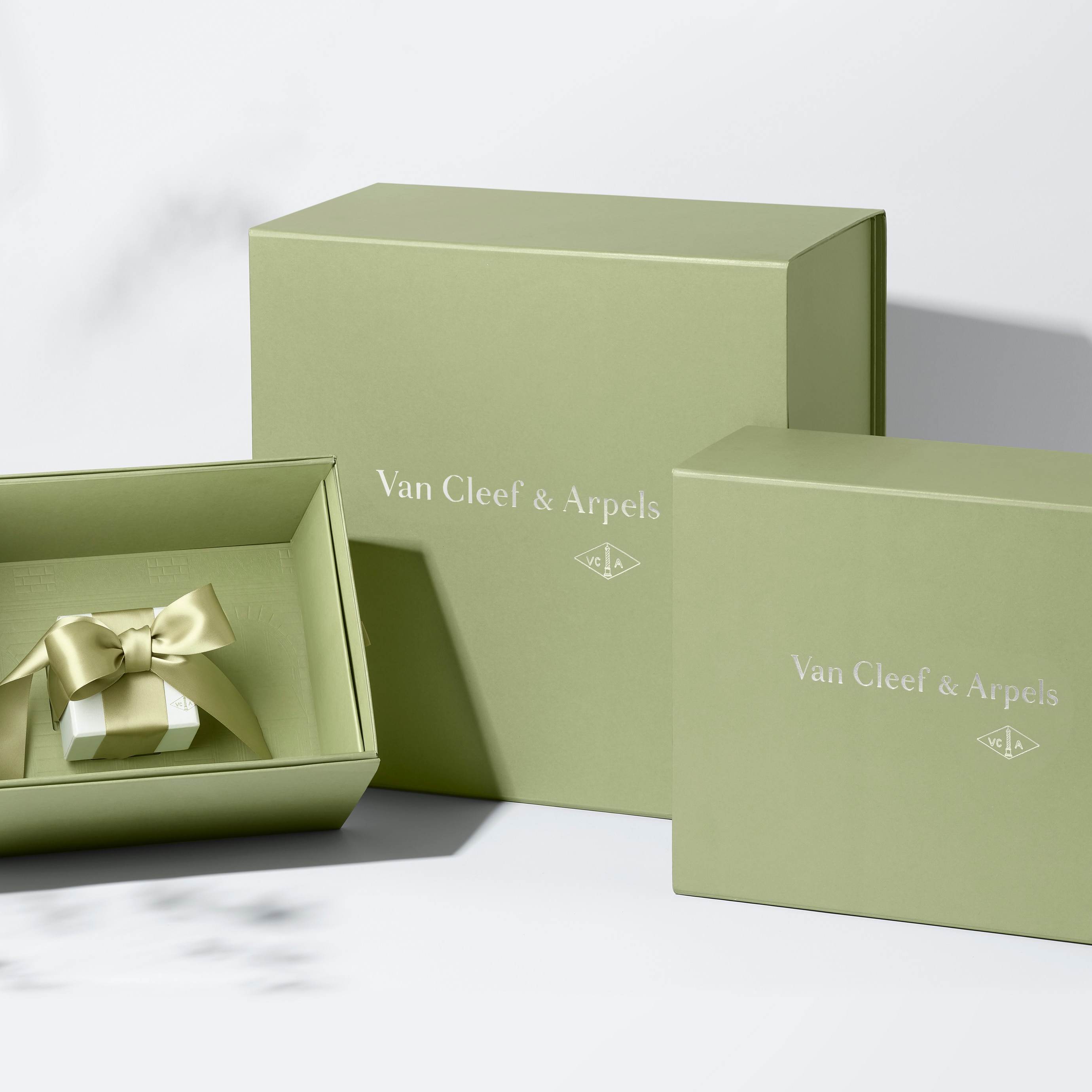 Cleef Jewelry Gift Box Packaging For Sterling Silver Heart Necklace,  Bracelets, Rings, And Earrings From Van_cleef, $5.63