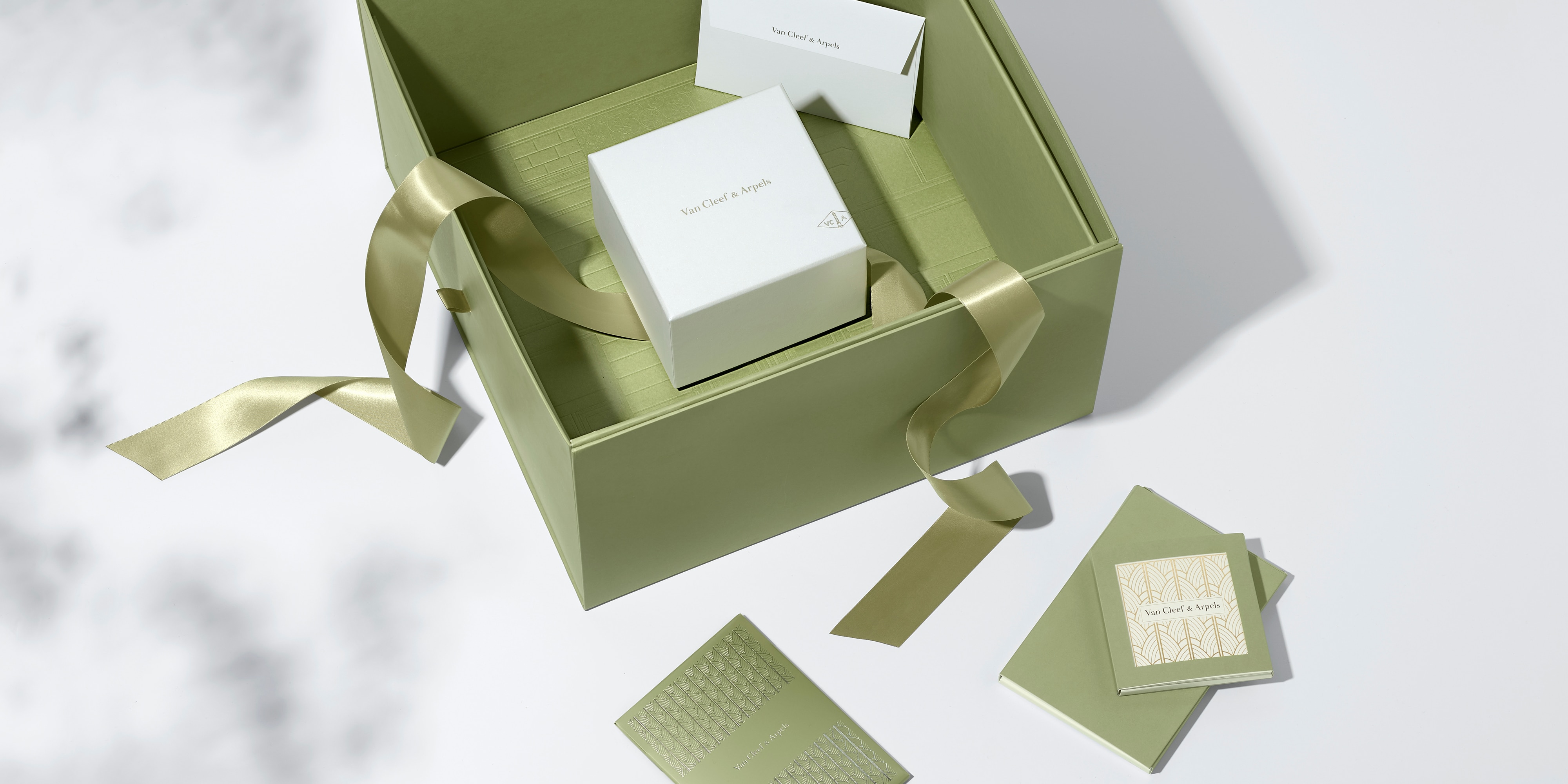 Luxury Custom Jewelry packaging for Van Cleef & Arpel - Gala De Luxe