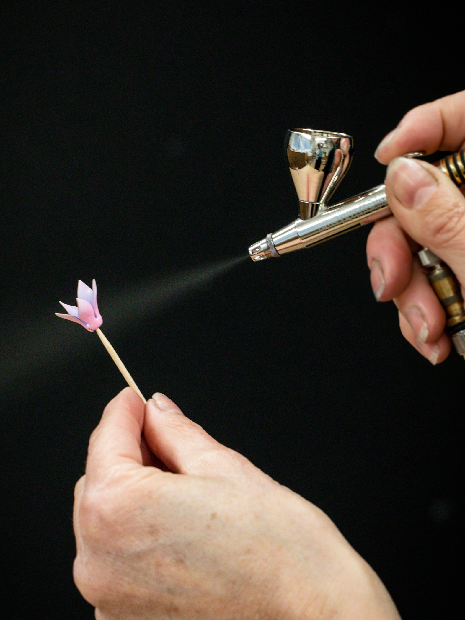 Airbush lacquer application on a cyclamen flower. Extraordinary Objects collection, Van Cleef & Arpels.