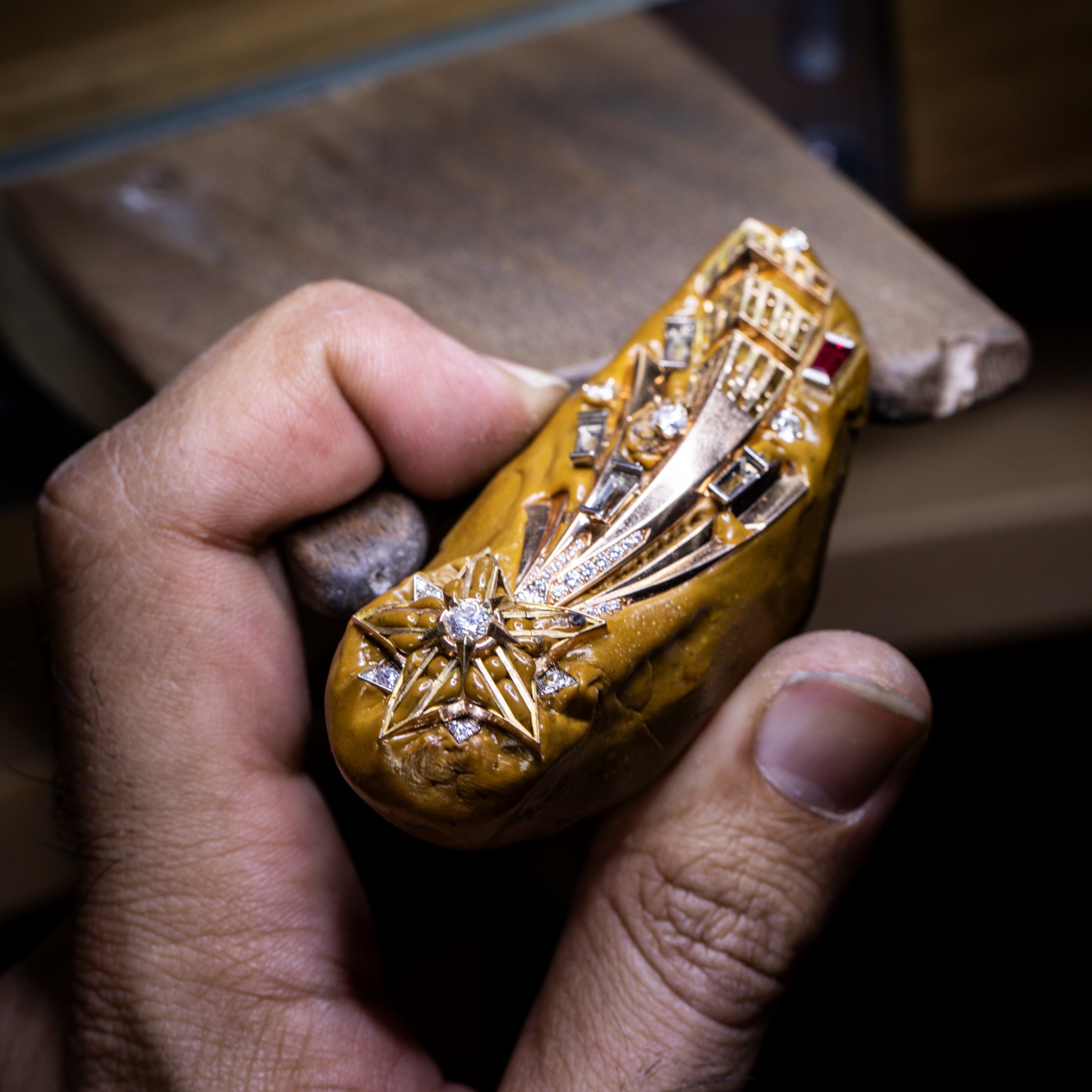 流星的鑲嵌工藝,Van Cleef & Arpels 梵克雅寶。